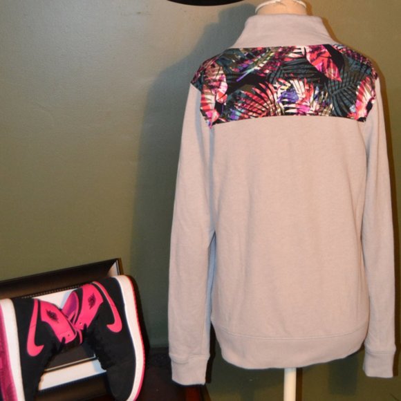 VS PINK Hooded Jacket and Sweater Bundle - Picture 15 of 16